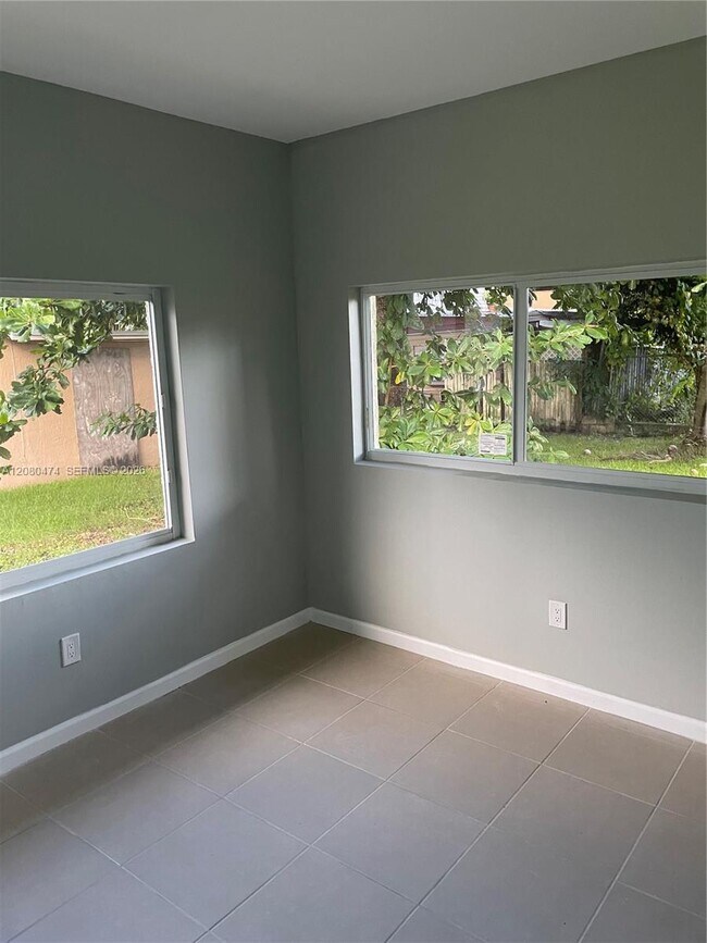 Building Photo - 8321 NE Miami Ct
