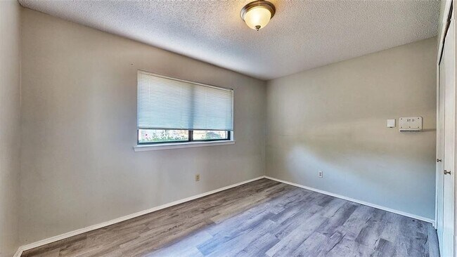 Building Photo - 1008 Wake Dr