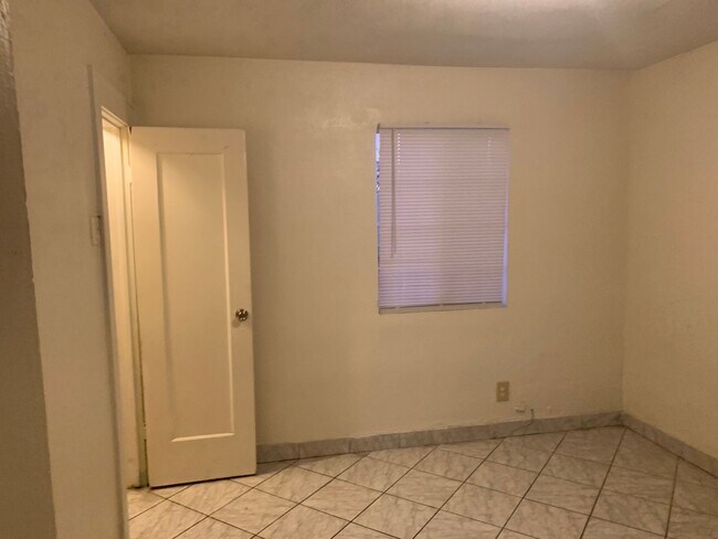 Building Photo - 1815 Potomac Ave