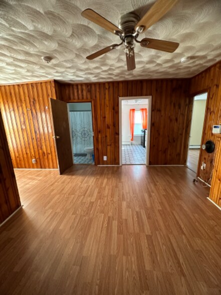 Building Photo - 428 Elm St