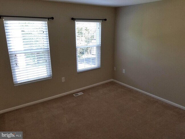 Building Photo - 408 Foxridge Dr SW