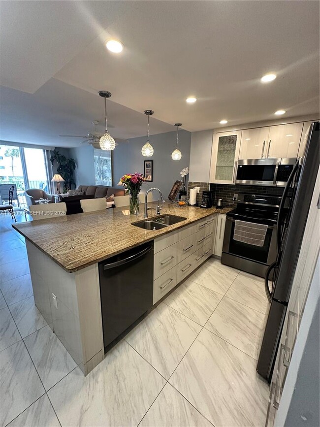 Building Photo - 3540 S Ocean Blvd