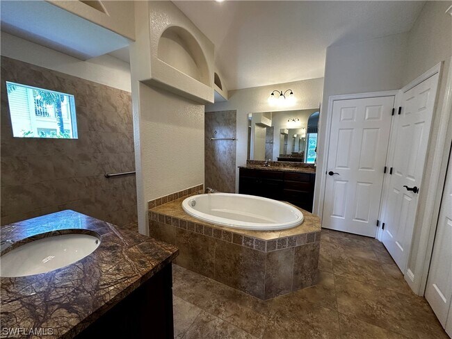 Building Photo - 156 Destiny Cir
