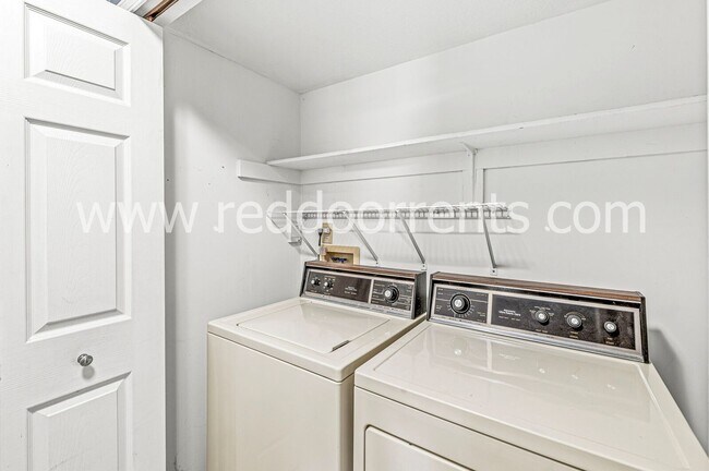 Building Photo - Charming 3-Bedroom Ranch with Scenic Backy...