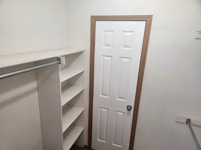 Building Photo - Updated 2 Story Townhome Close to UCCS