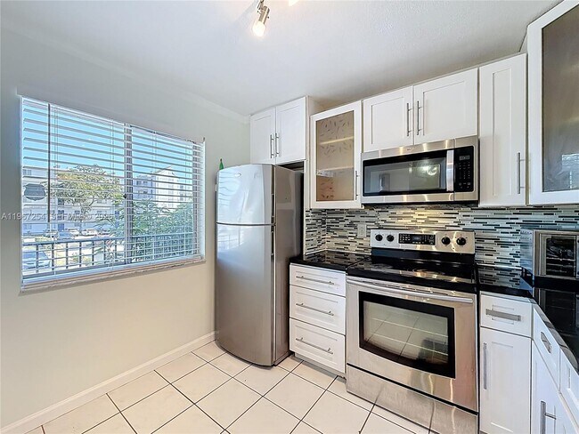 Building Photo - 8740 N Sherman Cir