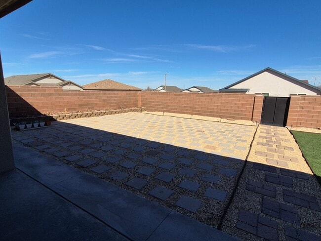 Building Photo - 1245 La Sienna