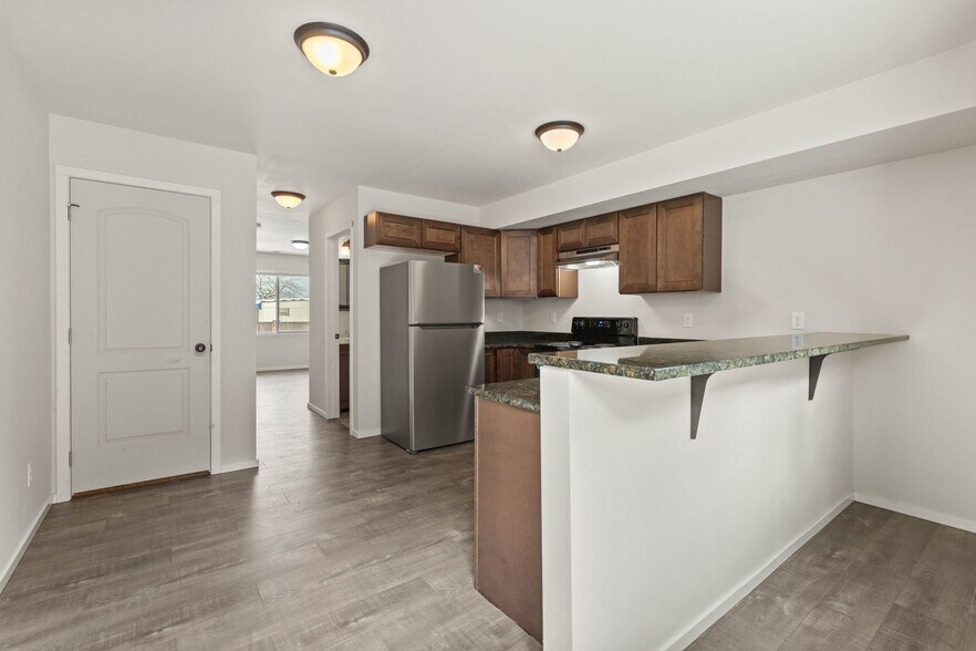 Building Photo - 304 S Skipworth Rd