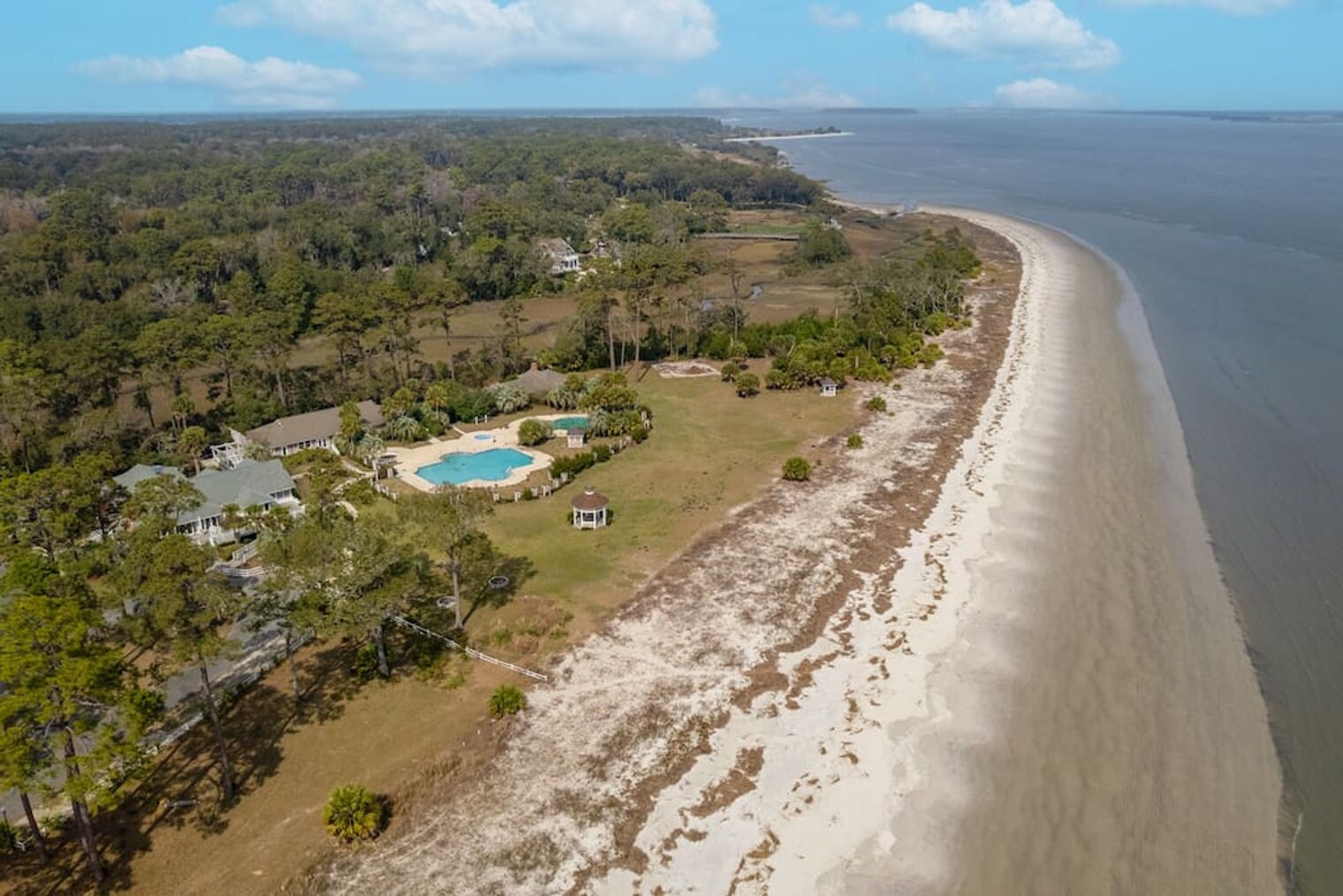 Building Photo - 152 Avenue of Oaks