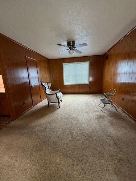 Building Photo - 4087 Parkchester Ave