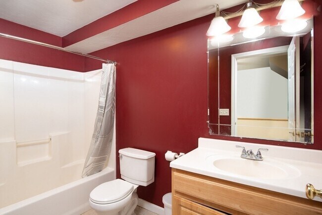 Building Photo - 47 Alder St