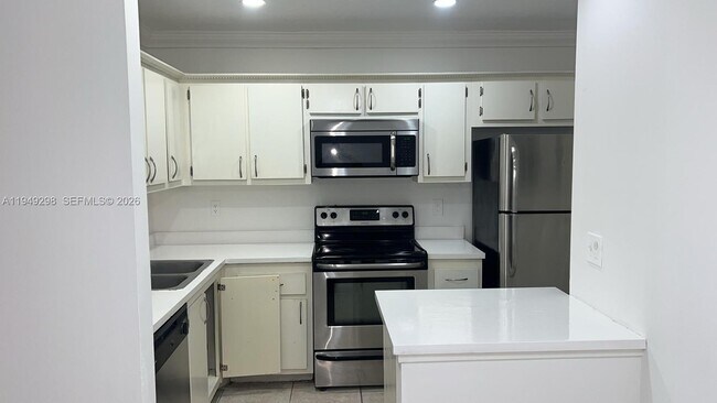 Building Photo - 1802 Waterview Cir