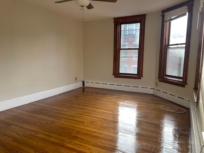 Building Photo - 338 K St