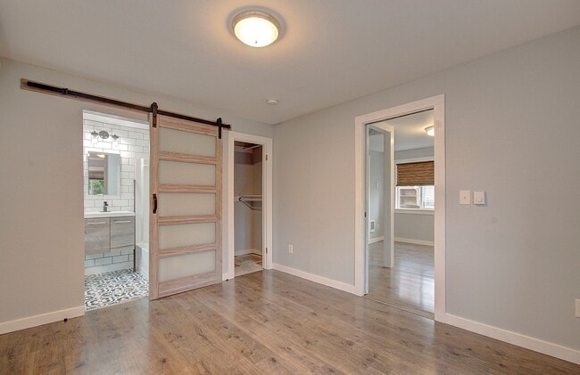 Building Photo - Charming 1+bd, 1ba Bungalow w/ Renovated Attic