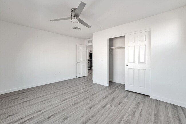 Building Photo - 10937 Parsley Ave