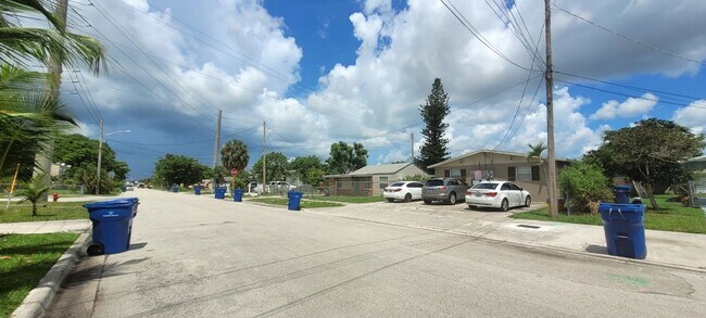 Building Photo - Allancar 164