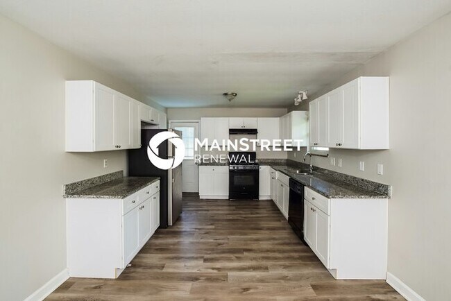 Building Photo - 3 Bedroom Pet-Friendly Home in KNOXVILLE, TN with Main Street Renewal