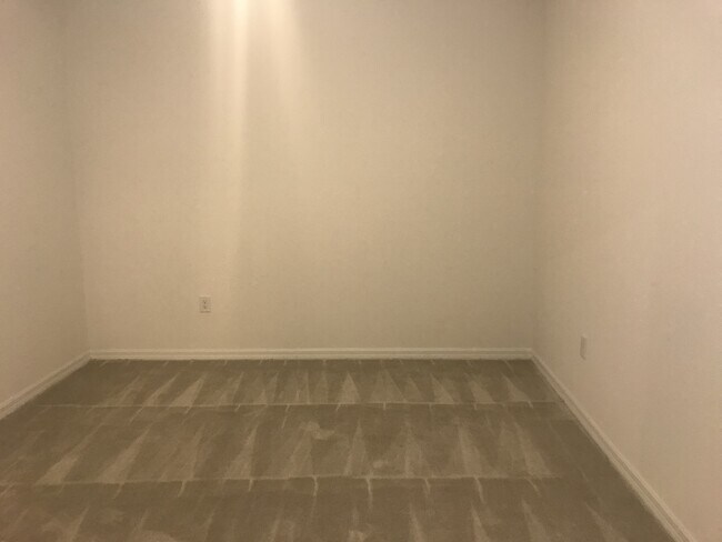 Building Photo - 5 Bedroom Westside Village Community