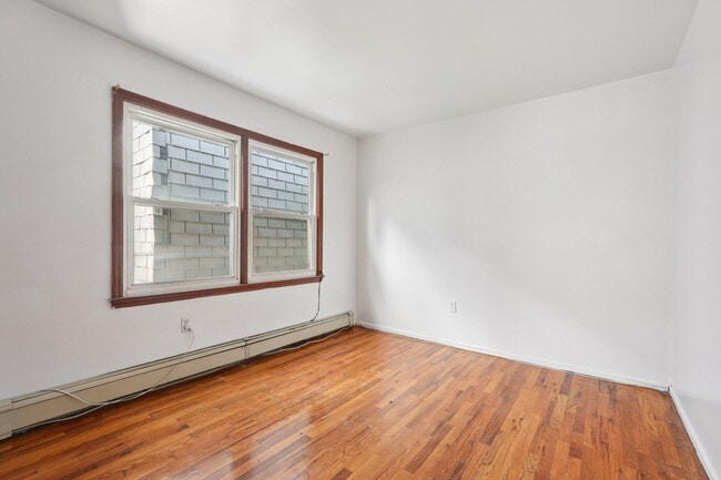 Building Photo - 105 Beacon Ave