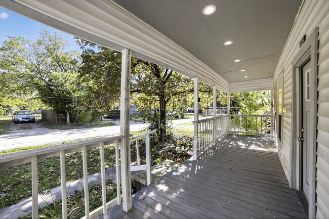 Building Photo - 3916 2nd St