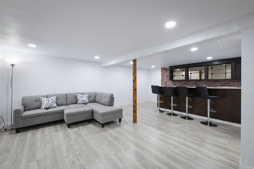 Building Photo - 501 Magnolia Ave