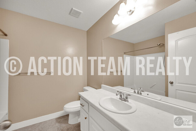 Building Photo - Row End Townhome in Orem!