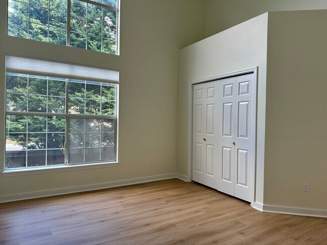 Building Photo - Beautiful 2 bed/2 Bath townhouse in Kenmore