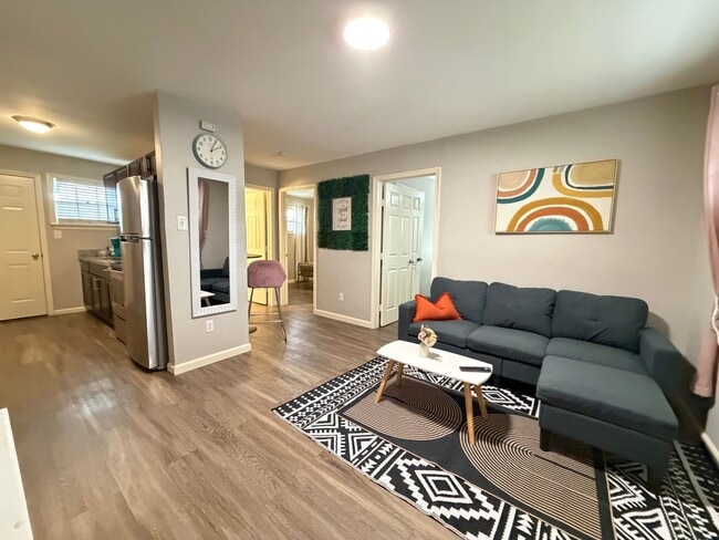 Building Photo - 1412 E 35th St