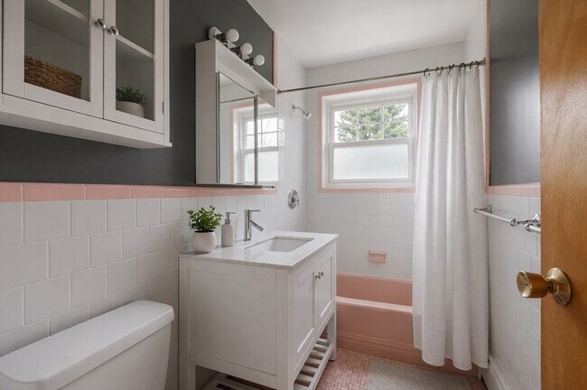 Building Photo - 30 Chester St