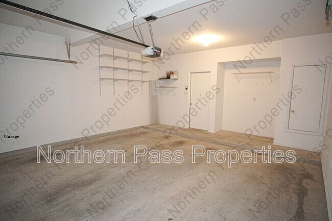 Building Photo - 12941 Tierra Salas Dr