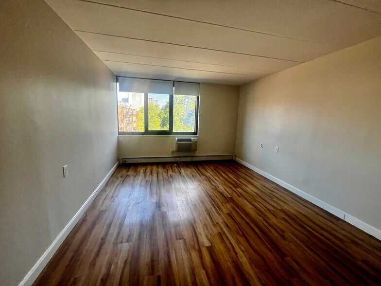 Building Photo - 715 Tremont St