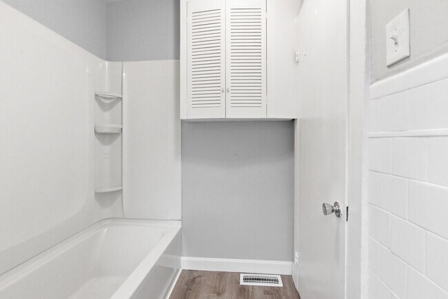 Building Photo - 35 Oakland St