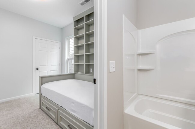 Building Photo - 5634 Callaway Dr