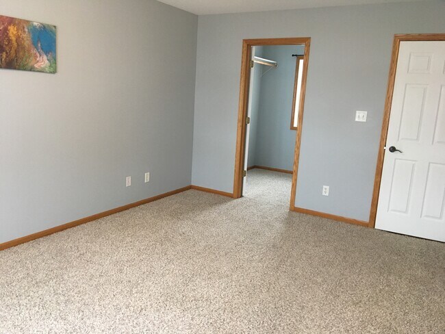 Building Photo - 5306 Meadowlark Ln