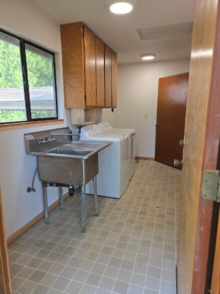 Laundry Room - 26147 Port Gamble Rd NE