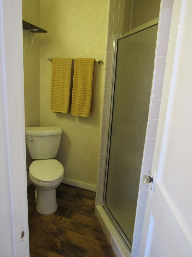 Building Photo - 206 E Columbia St