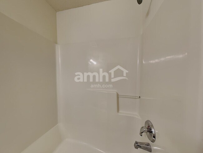 Building Photo - 532 Osborne Rd