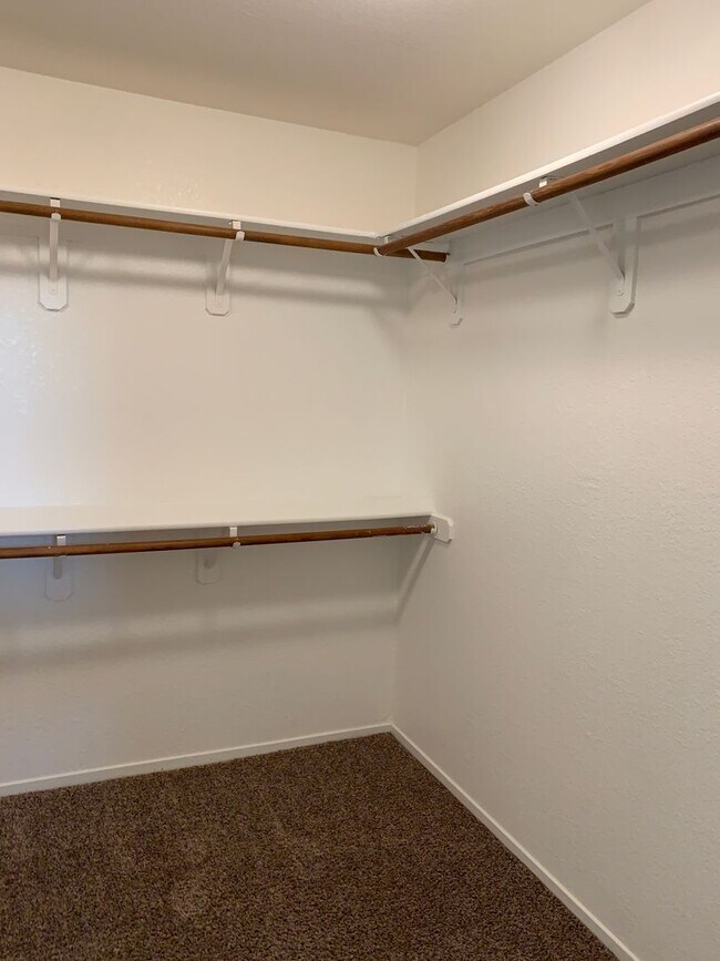 Building Photo - 8409 Tamworth St - SW - Beautiful 3 + Offi...