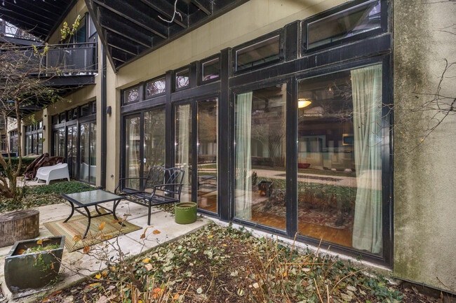 Building Photo - 1000 W 15th St