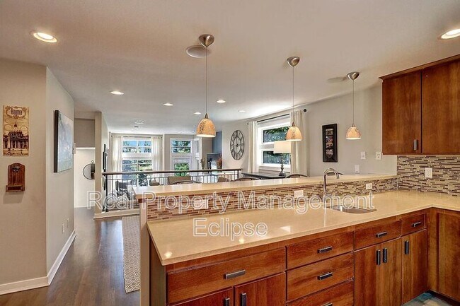 Building Photo - 7745 Sand Point Way NE