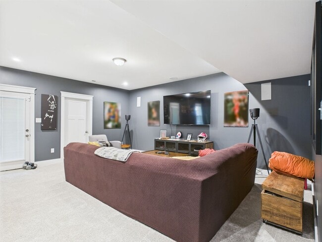 Building Photo - Spacious 5-Bedroom Colonial Home for Rent ...