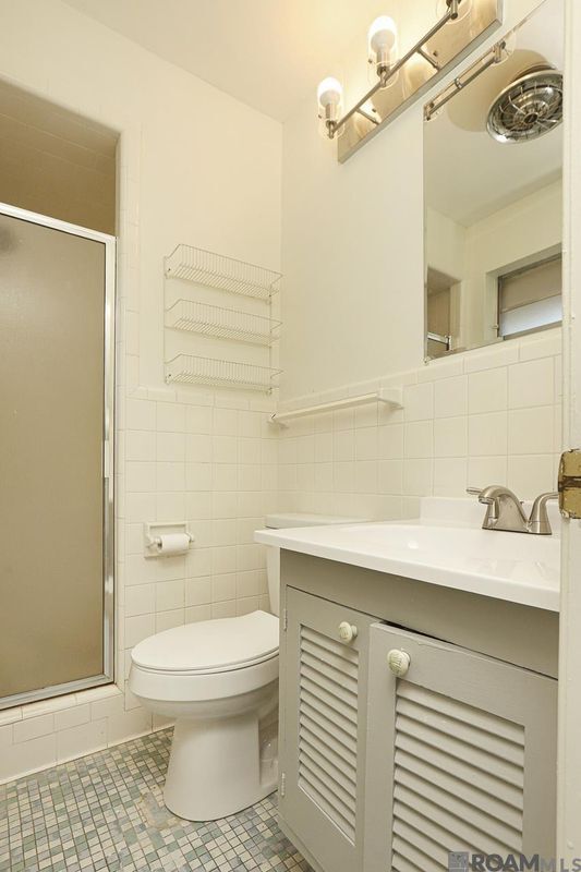 Building Photo - 7005 Whitlow Dr