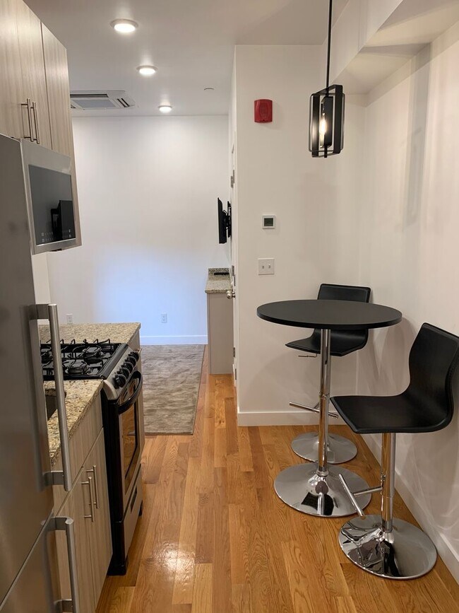 Building Photo - CHELSEA/BOSTON NO BROKER OR RENTAL FEES !!...