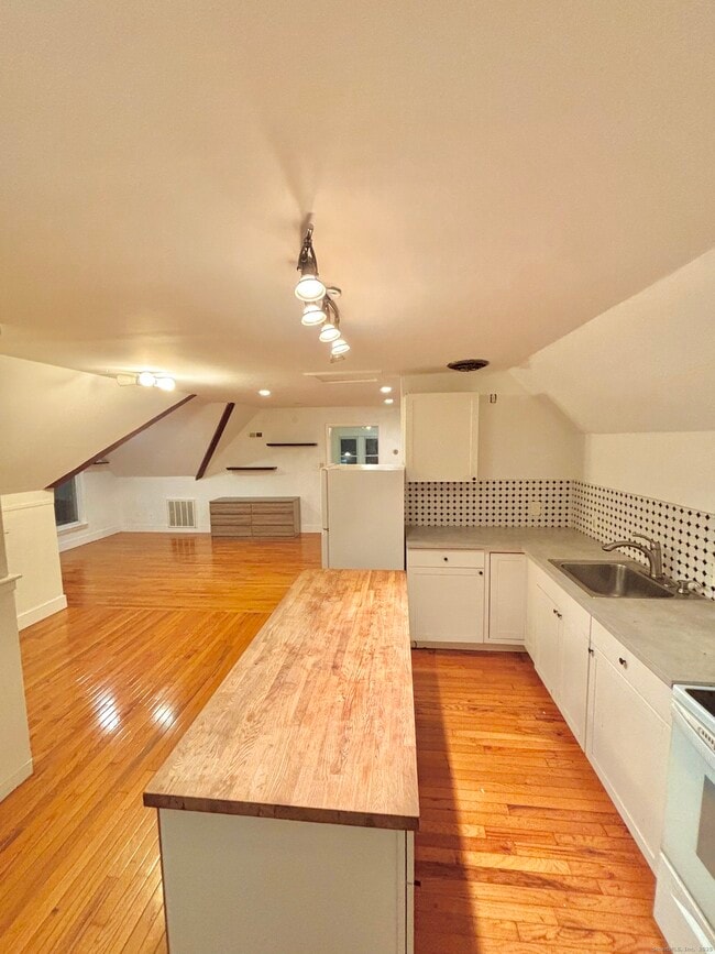 Building Photo - 178 Sherman Ave