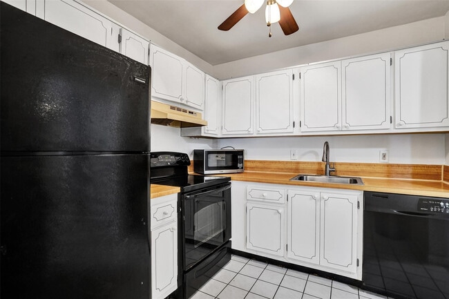 Building Photo - 9273 SW 8th St