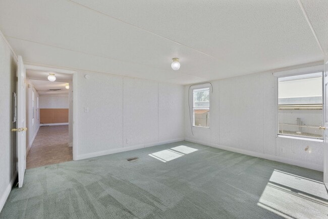 Building Photo - Large manufactured home