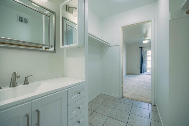 Building Photo - 1650 N 87th Terrace