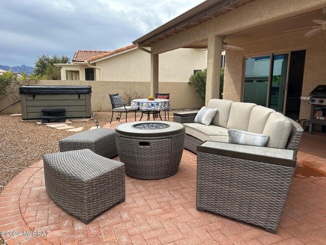 Building Photo - 38135 S Rolling Hills Dr