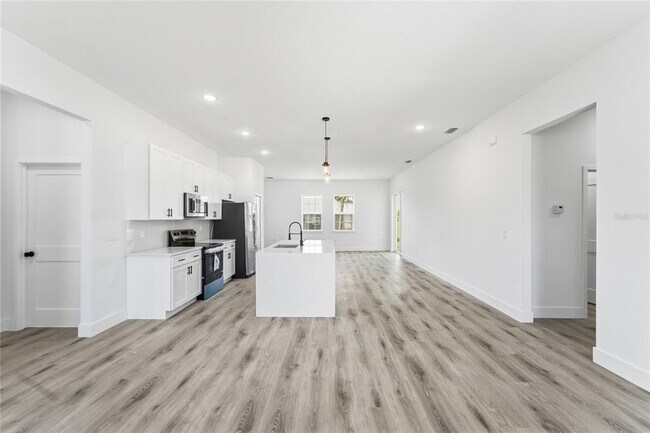 Building Photo - 2600 SW 146th Pl Rd