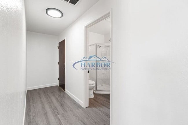 Building Photo - 789 W 18th St